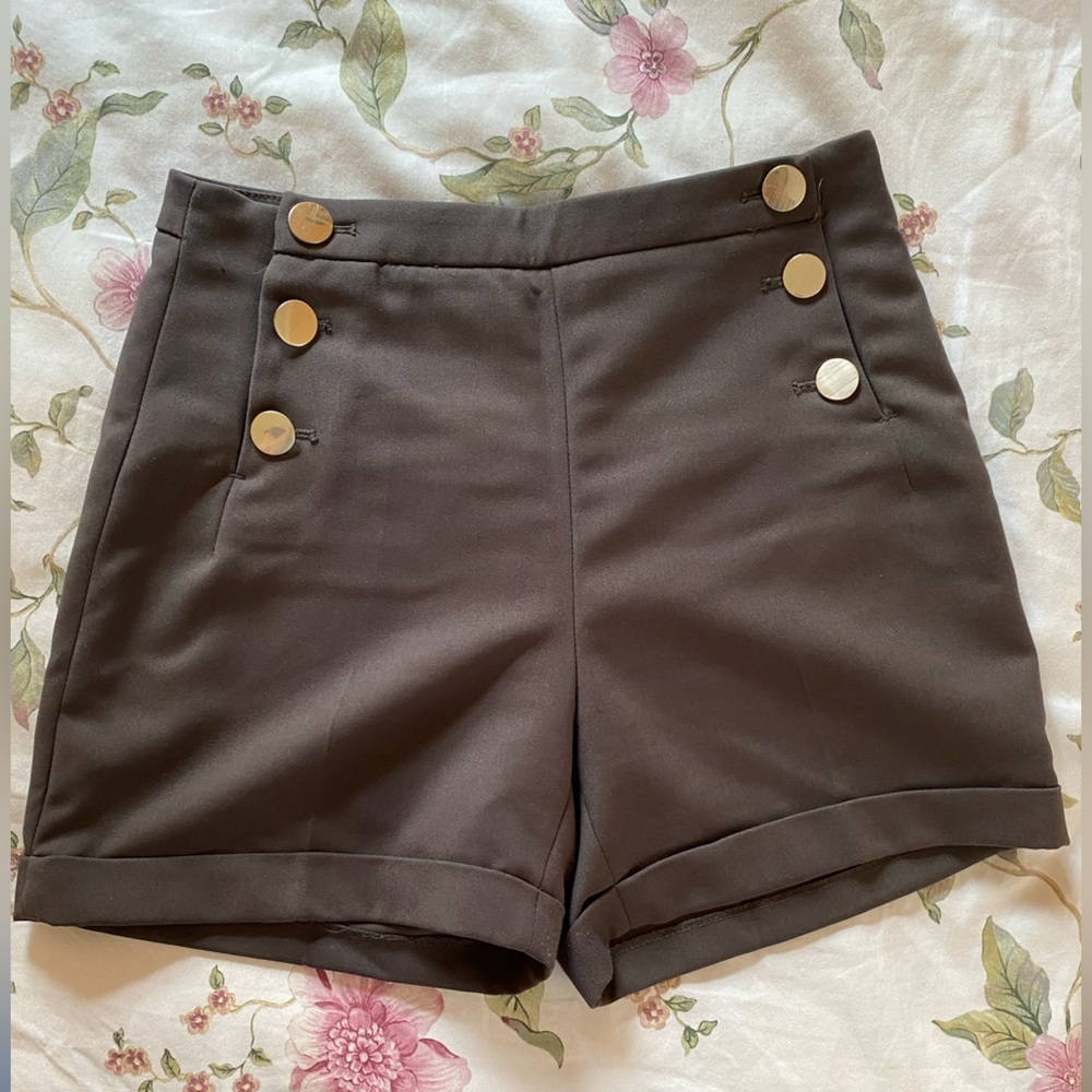 H&M High Waist Shorts Army Green Size 4